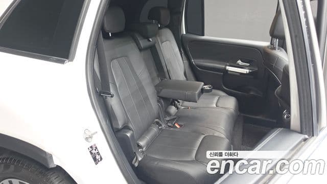 Mercedes-Benz GLB-Class 2021 — Фото 11/20