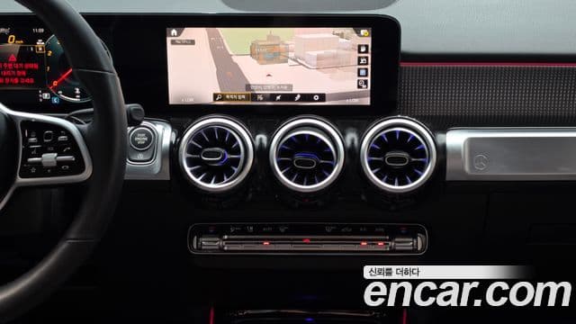 Mercedes-Benz GLB-Class 2021 — Фото 14/20