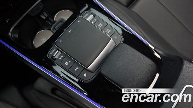 Mercedes-Benz GLB-Class 2021 — Фото 17/20