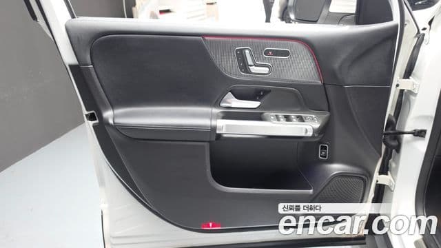 Mercedes-Benz GLB-Class 2021 — Şəkil 11/30