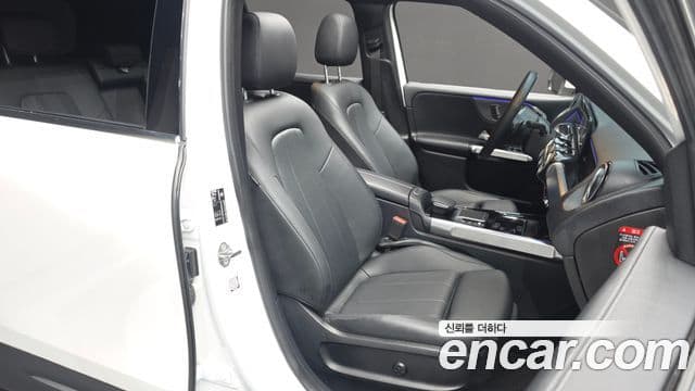 Mercedes-Benz GLB-Class 2021 — Şəkil 15/30