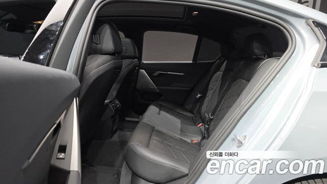 BMW 5 Series 2025 — Фото 12/20