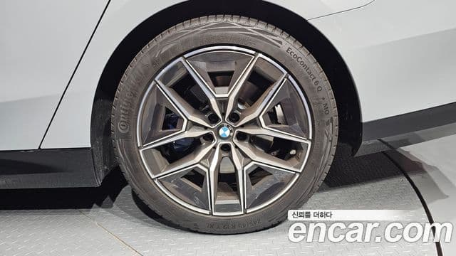BMW 5 Series 2025 — Photo 11/32