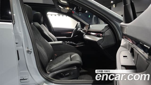 BMW 5 Series 2025 — Photo 20/32