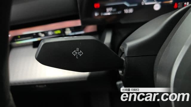 BMW 5 Series 2025 — Photo 28/32