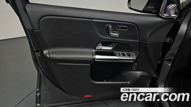 Mercedes-Benz GLA-Class 2021 — Photo 23/35
