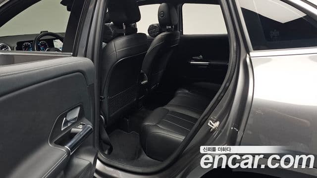 Mercedes-Benz GLA-Class 2021 — Photo 2/35