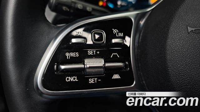 Mercedes-Benz GLA-Class 2021 — Photo 5/35