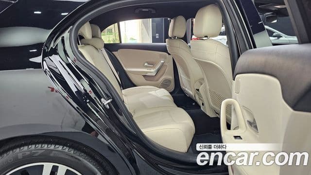 Mercedes-Benz A-Class 2021 — ფოტო 28/30