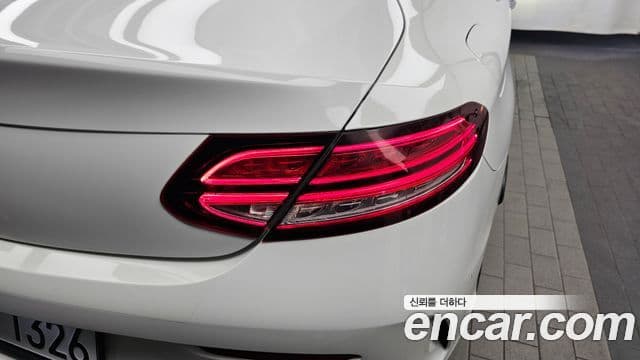 Mercedes-Benz C-Class 2020 — Photo 11/32