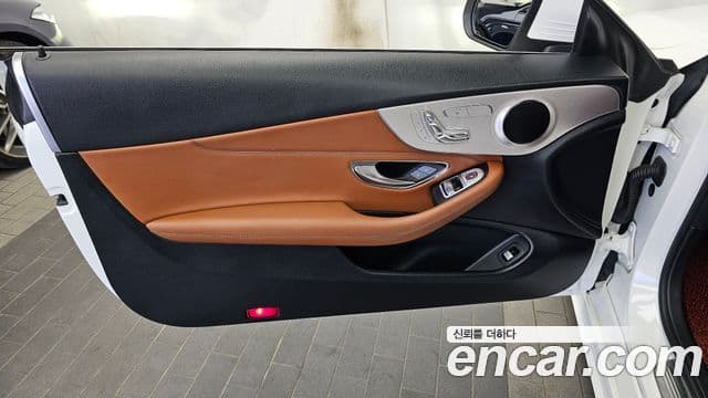 Mercedes-Benz C-Class 2020 — Photo 12/32