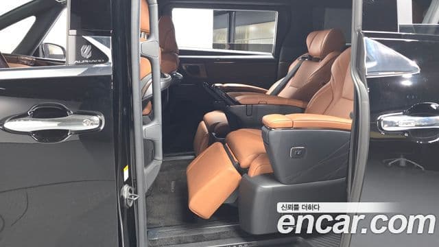 Toyota Alphard 2025 — Şəkil 33/36