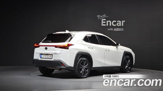 Lexus UX250h 2023 — Фото 2/20