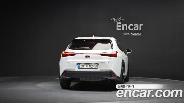 Lexus UX250h 2023 — Фото 4/20
