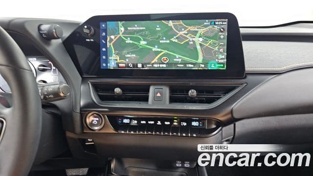 Lexus UX250h 2023 — Фото 12/20