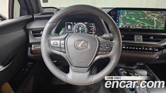 Lexus UX250h 2023 — Фото 13/20