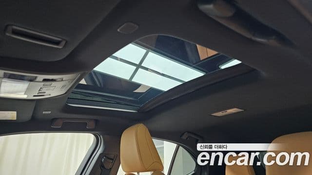 Lexus UX250h 2023 — Фото 16/20