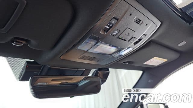 Lexus UX250h 2023 — Фото 18/20