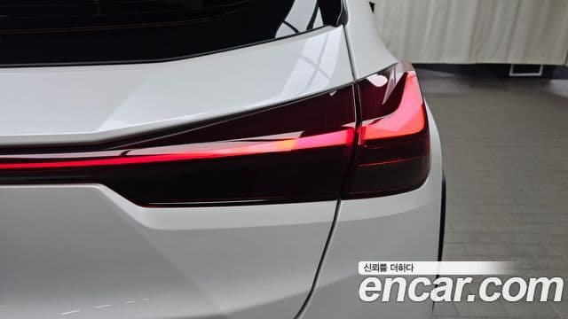 Lexus UX250h 2023 — Photo 23/30