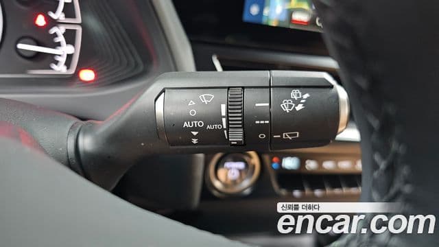 Lexus UX250h 2023 — Photo 2/30