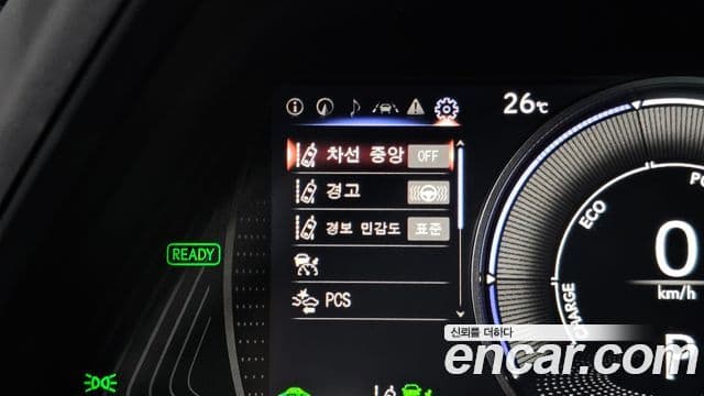Lexus UX250h 2023 — Photo 26/30