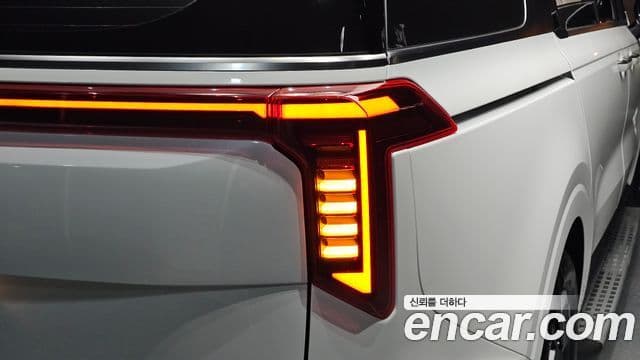 Kia Carnival 2024 — Photo 27/35