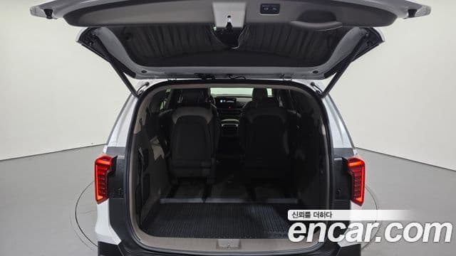 Kia Carnival 2024 — Фото 19/20