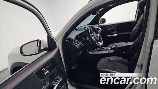 Mercedes-Benz GLB-Class 2023 — Фото 10/20