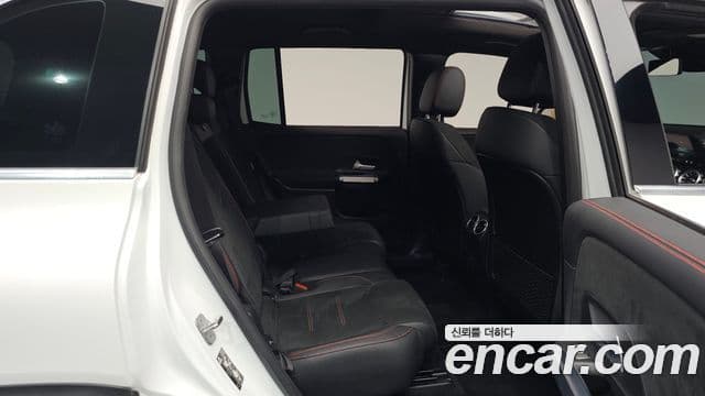 Mercedes-Benz GLB-Class 2023 — Фото 11/20