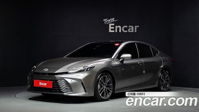 Toyota Camry 2025 — ფოტო 27/33