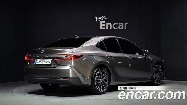 Toyota Camry 2025 — ფოტო 22/33