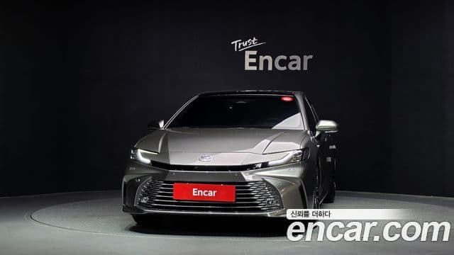 Toyota Camry 2025 — ფოტო 9/33