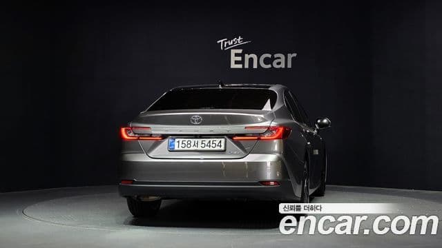 Toyota Camry 2025 — ფოტო 12/33