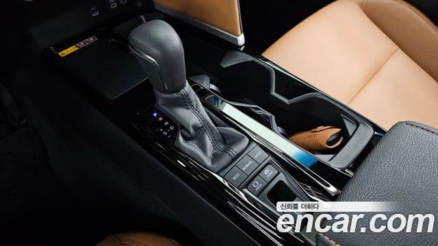 Toyota Camry 2025 — ფოტო 2/33