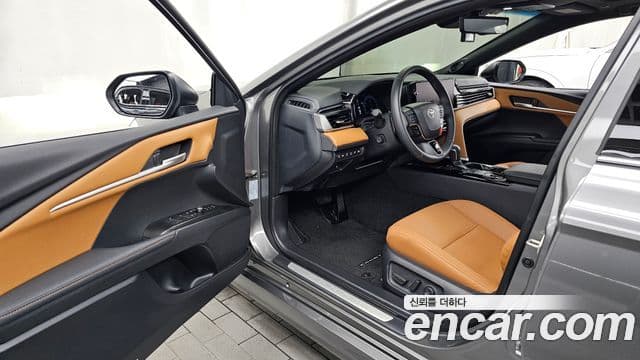 Toyota Camry 2025 — ფოტო 4/33