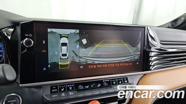 Toyota Camry 2025 — ფოტო 15/33