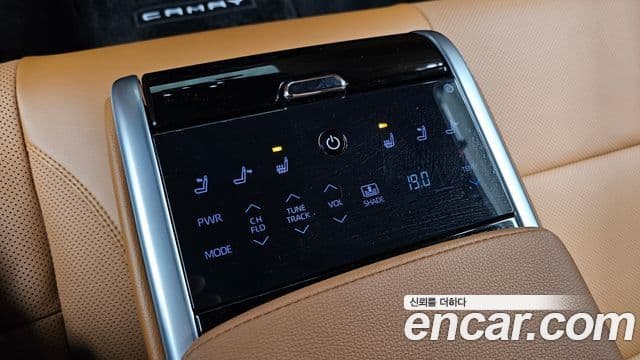 Toyota Camry 2025 — ფოტო 25/33