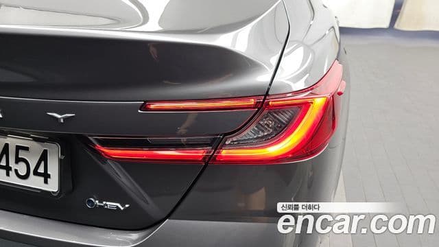 Toyota Camry 2025 — ფოტო 19/33