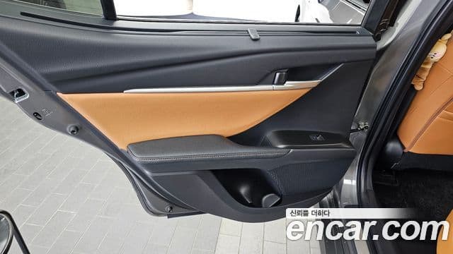 Toyota Camry 2025 — ფოტო 30/33
