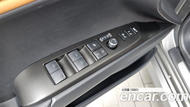 Toyota Camry 2025 — ფოტო 16/33