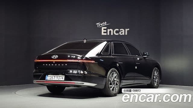 Hyundai Grandeur Hybrid 2023 — Photo 9/20