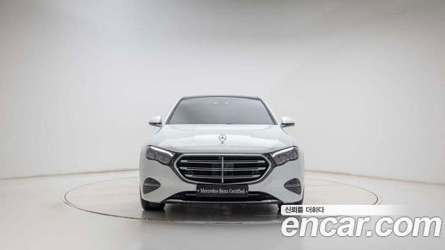 Mercedes-Benz E-Class 2025 — ფოტო 4/19