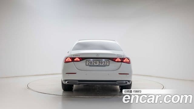 Mercedes-Benz E-Class 2025 — ფოტო 16/19
