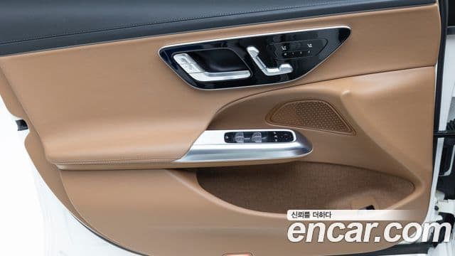Mercedes-Benz E-Class 2025 — ფოტო 18/19