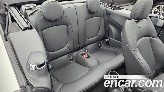Mini Cooper Convertible 2024 — Фото 11/20