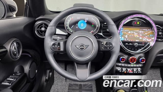Mini Cooper Convertible 2024 — Фото 13/20