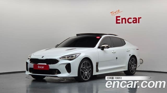 Kia Stinger 2021 — Фото 1/20