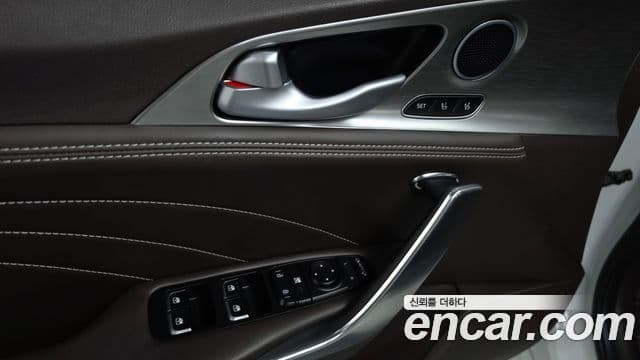 Kia Stinger 2021 — Фото 19/20