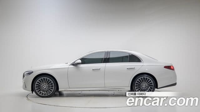 Mercedes-Benz E-Class 2025 — Photo 8/19