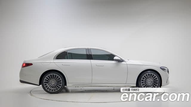 Mercedes-Benz E-Class 2025 — Photo 5/19